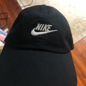 Black and white Nike hat